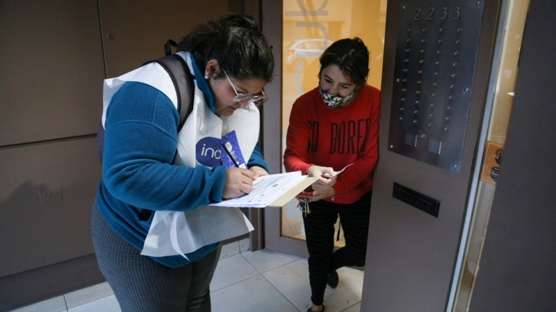 Las imágenes de los censistas haciendo su trabajo en Rosario este miércoles.