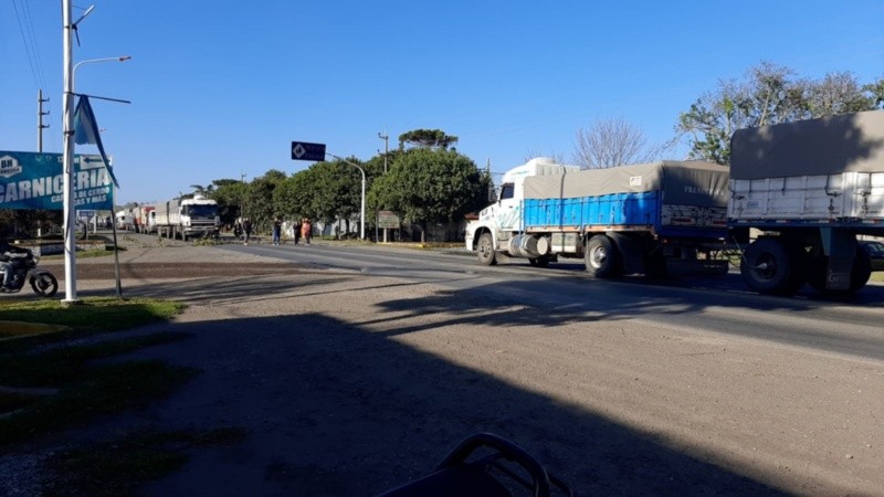 Los vecinos en el corte de este miércoles.