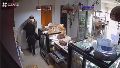 Video: violento robo en una panadería de zona oeste y el desesperado grito de la vendedora