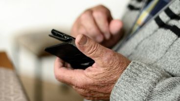 La víctima vivía solo y recibió un llamado de alguien que se hizo pasar por su hermana.