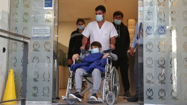 La emoción de Pablito al salir con sus padres del sanatorio este viernes