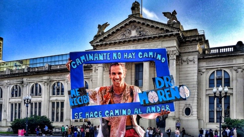 La felicidad de Wenceslao al recibirse de médico en Rosario