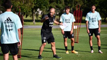 Mascherano prepara la lista definitiva para el Sudamericano sub-20 de Colombia.