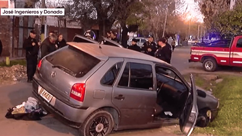 La pistola 22 y un celular, parte de lo secuestrado.