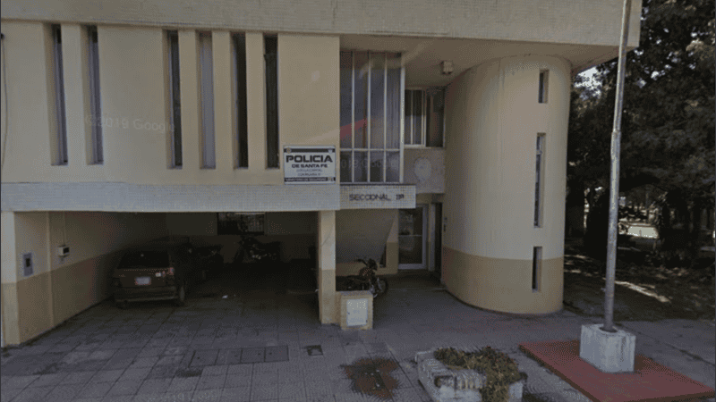 La comisaría allanada.