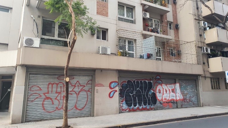 El balcón de Nelly Díaz estaba enrejado con un pinchos.