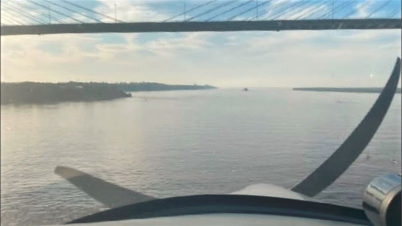 La imagen que tomó el propio piloto antes de encarar el puente.