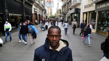 Hace 20 años que Berni empezó a trabajar en la peatonal rosarina.