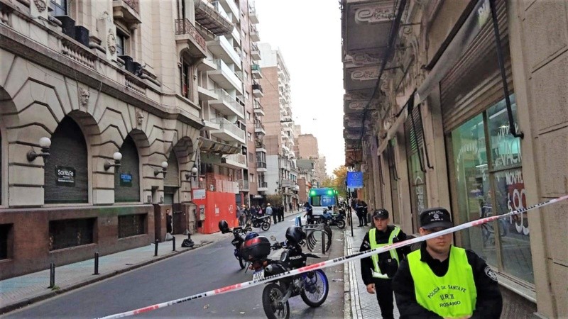 Un hombre falleció este martes por la tarde luego de caer desde una obra de construcción en el centro de Rosario.