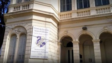 La comunidad de la escuela Guido y Spano seguirá en el mismo edificio.