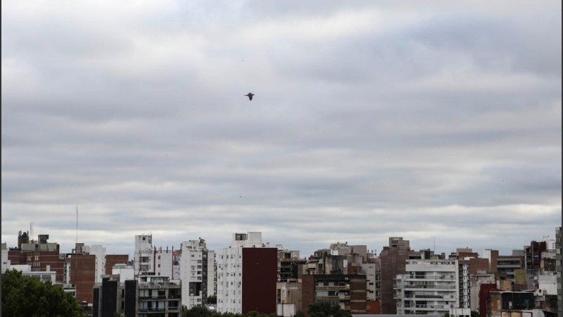 Las nubes estarán presentes durante toda la jornada.