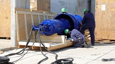 Colocación de una bomba, en la Casabomba 0 de la ciudad de Santa Fe. Una obra que se postergó durante años