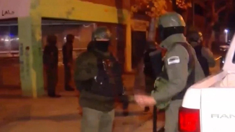 Un chico de 18 años fue asesinado y otro de 19 herido de gravedad en la zona noroeste de la ciudad.