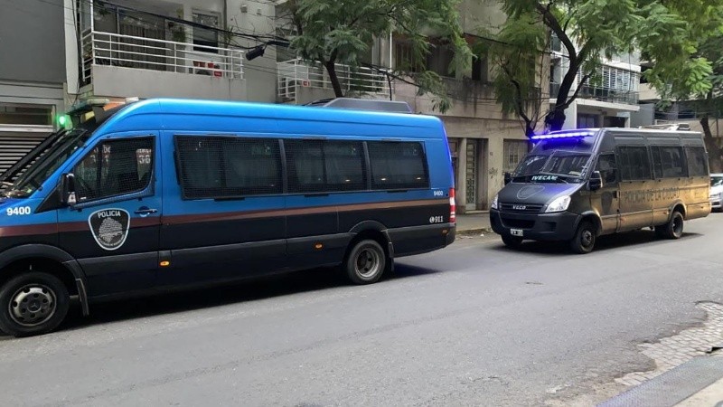 Brown al 1800: los dos vehículos oficiales de la Policía de Buenos Aires.