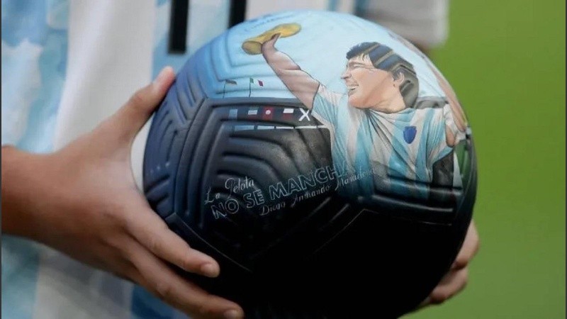 La pelota que llevaba en sus manos Benjamín Agüero.
