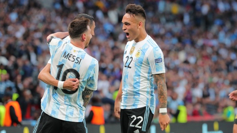 El tridente de ataque argentino tuvo un gran partido y festejó otro título