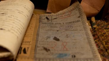 Entre los estantes, hay procesos iniciados en el siglo XIX.