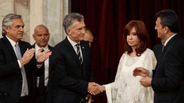 El saludo sin onda entre Cristina y Macri el día de la asunción de Alberto Fernández.