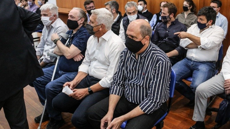 Scarel (de camisa rayada), cuando fue acusado en octubre pasado