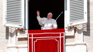 "Que Dios muestre el camino para que se ponga fin a la locura de la guerra en Ucrania", pidió el papa Francisco este domingo.
