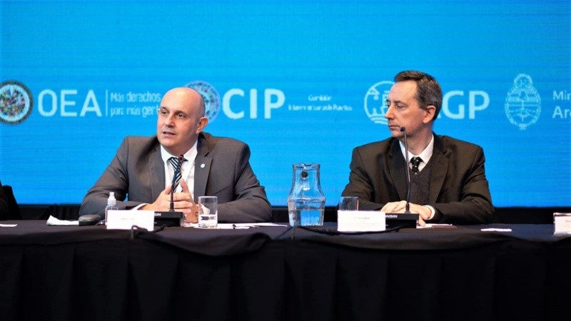 El ministro de Transporte de la Nación, Alexis Guerrera, y el titular de la AGP, José Beni, en la apertura de la conferencia Iberoamericana de las Hidrovías.