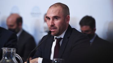 El ministro de Economía confirmó que se elevará el piso del Impuesto a las Ganancias.
