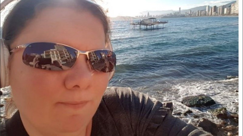 El temor de que otras personas noten el olor a veces la dejó confinada en su casa.