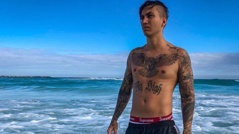 El 27 de diciembre de 2019 estuvo demorado en una cárcel en Playa del Carmen, tras haber intentado apuñalar a su novia.