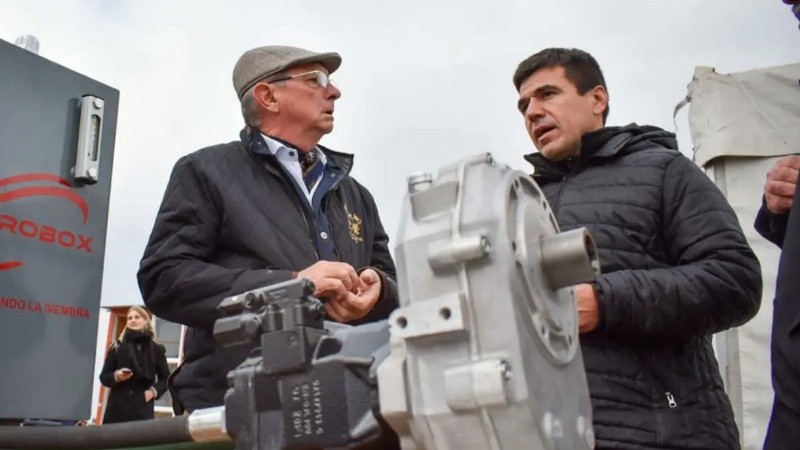 Costamagna con empresarios santafesinos en AgroActiva.
