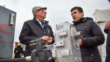 Costamagna con empresarios santafesinos en AgroActiva.