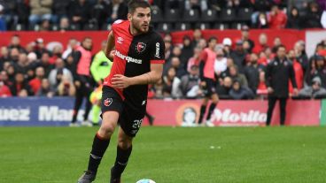 Julián Fernández firmó la renovación y por ahora se queda en la Lepra.