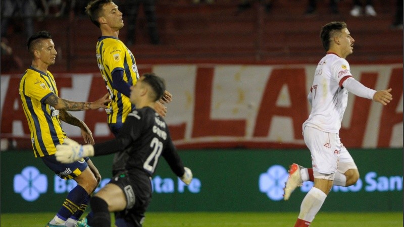 La imagen de la desazón canalla tras el primer gol del Globo.