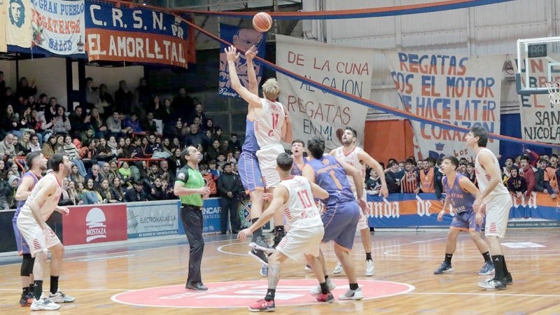 Ante la presión de hinchas locales, Provincial sacó chapa en San Nicolás.