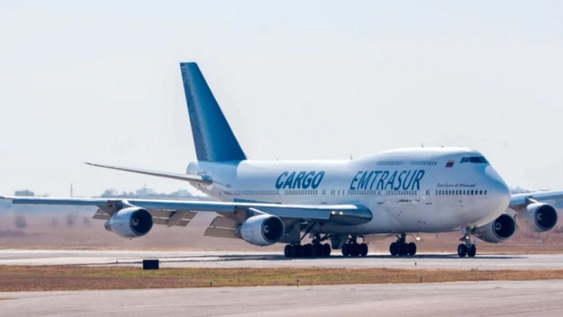 El avión retenido en Ezeiza.