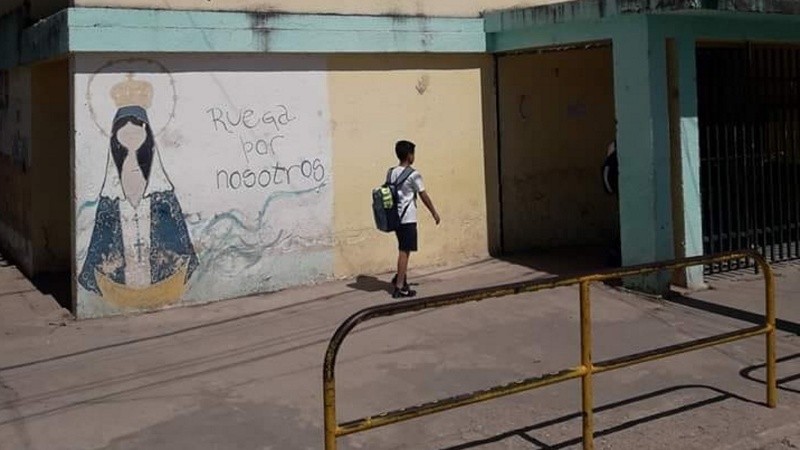 El lugar en el que los padres esperaban a los alumnos.