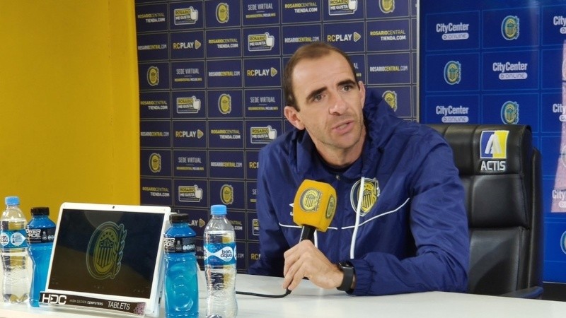 Somoza en la conferencia de prensa en la que confirmó su renuncia