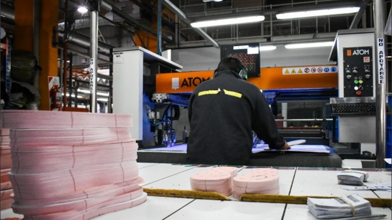 En comparación con el mes de marzo de 2021 este porcentaje se elevó al 3,61%, que significa un ingreso de casi 18.000 personas al mercado de trabajo formal durante los últimos 12 meses. 