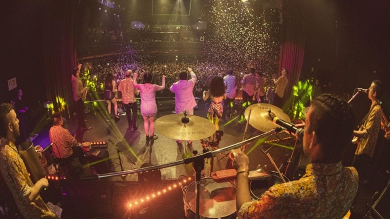 La Delio Valdez, la orquesta espectáculo con fuerte compromiso social