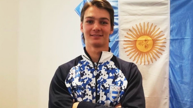Tiziano representa a la Argentina en campeonatos de esquí alpino.