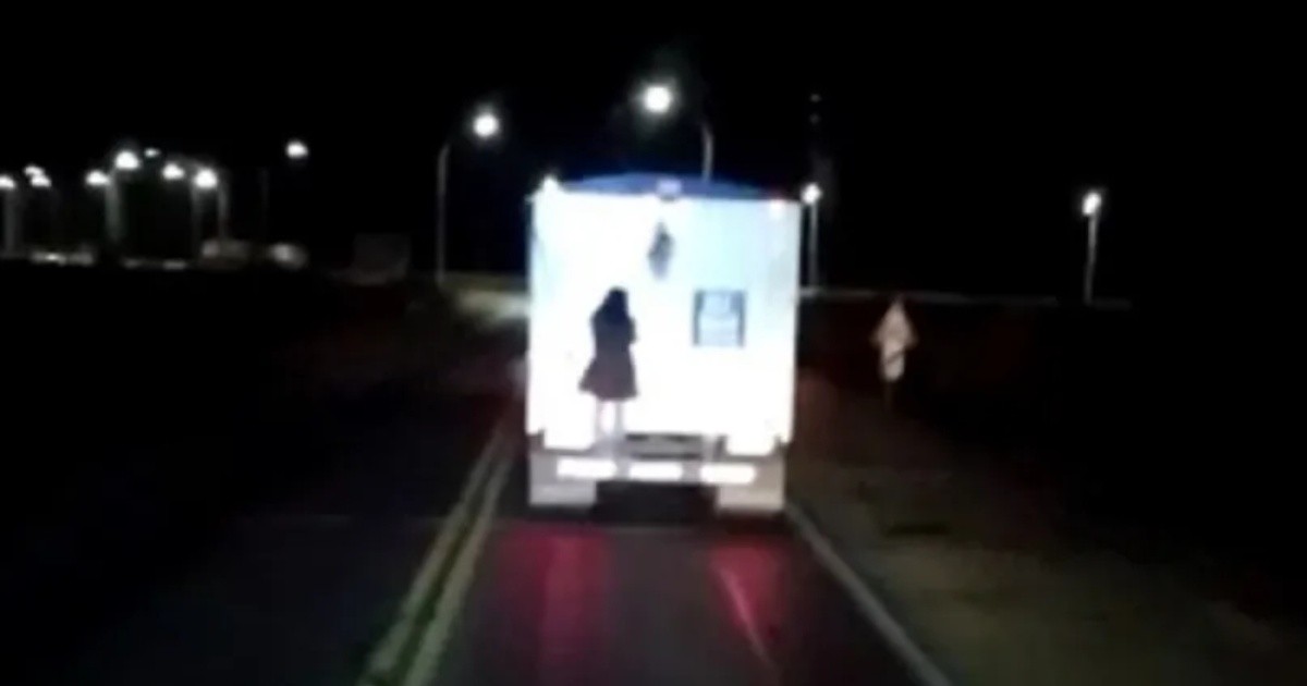 Video estremecedor en una ruta de la región: filmaron a una "mujer ...