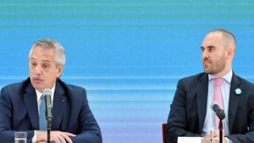 El presidente Alberto Fernández y el ministro de Economía, Martín Guzmán, durante los anuncios.