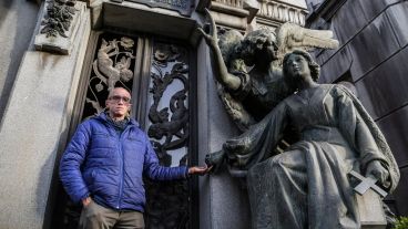 Para el secretario de Cultura Dante Taparelli, el arte funerario contiene enseñanzas.