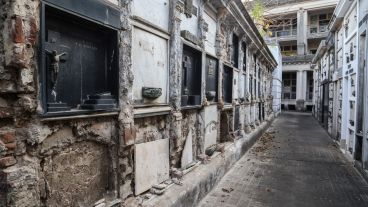 Entre abandono, destrozos y robos, muchas placas y esculturas se perdieron.