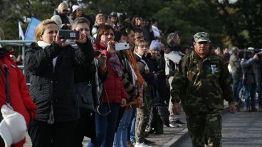 Ex combatientes de Malvinas de todo el país desfilaron en Rosario por el Día de la Bandera.