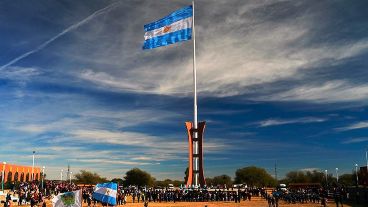 Sesenta metros de altura, sostenidos por cuatro bloques de cemento de 20 metros.