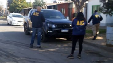 Peritos de la AIC tomaron huellas de la Amarok.