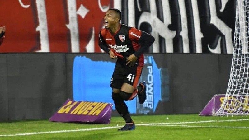Ditta grita con todo su primer gol con la camiseta de Newell's. 