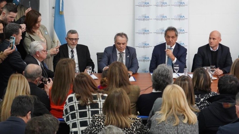 El ministro Scioli lanzó su gestión con empresarios nacionales.