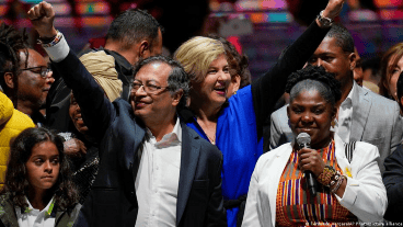 Petro y su vice Francia Márquez al imponerse en el balotaje.