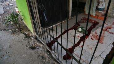 Las víctimas estaban cerca de la puerta de ingreso cuando fue el feroz ataque